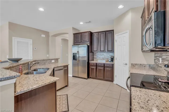 2465  Blackburn  CIR, Cape Coral, FL 33991