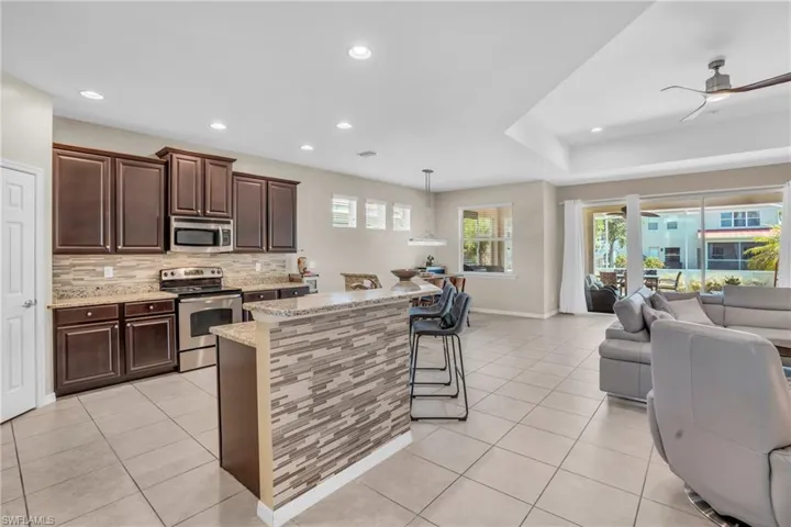 2465  Blackburn  CIR, Cape Coral, FL 33991