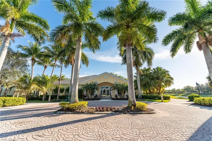 2465  Blackburn  CIR, Cape Coral, FL 33991