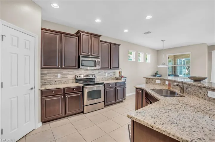 2465  Blackburn  CIR, Cape Coral, FL 33991