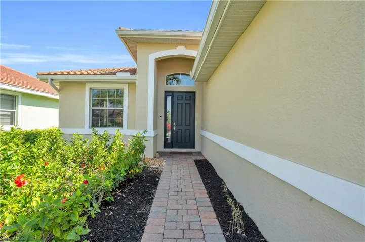 2465  Blackburn  CIR, Cape Coral, FL 33991