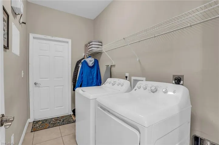 2465  Blackburn  CIR, Cape Coral, FL 33991
