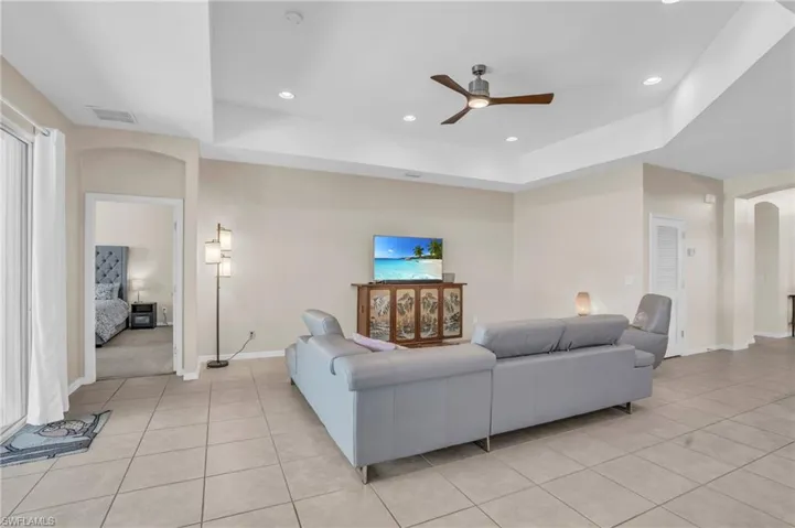2465  Blackburn  CIR, Cape Coral, FL 33991