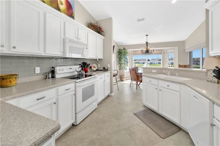Kitchen to breakfast room