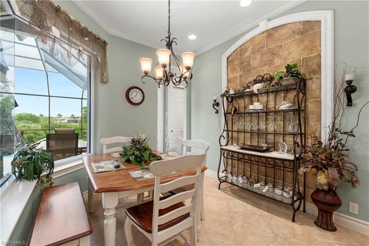 EAT IN KITCHEN
