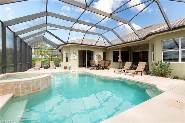 POOL WITH HOT TUB