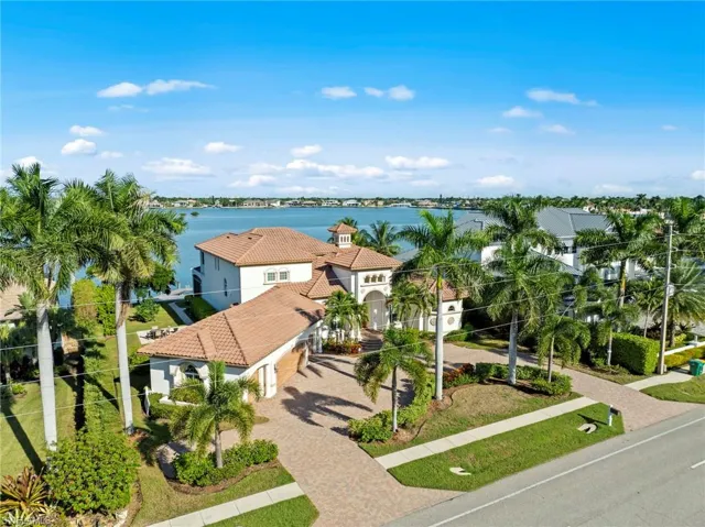 Circular driveway