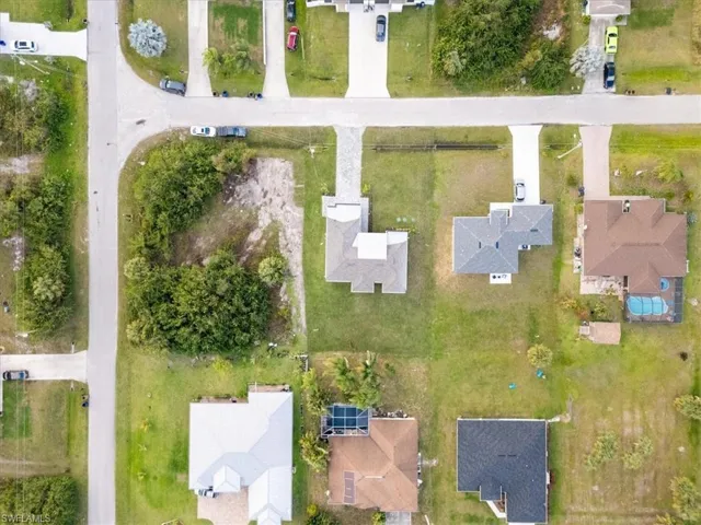 Birds eye view of property featuring a residential view