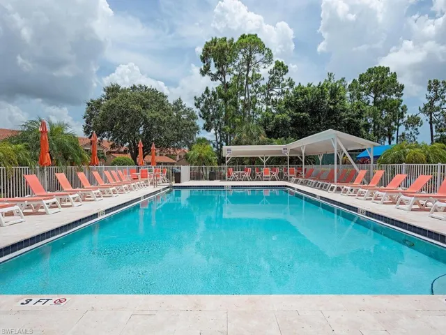 525  Saratoga  CIR, Naples, FL 34104
