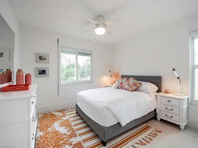 525  Saratoga  CIR, Naples, FL 34104
