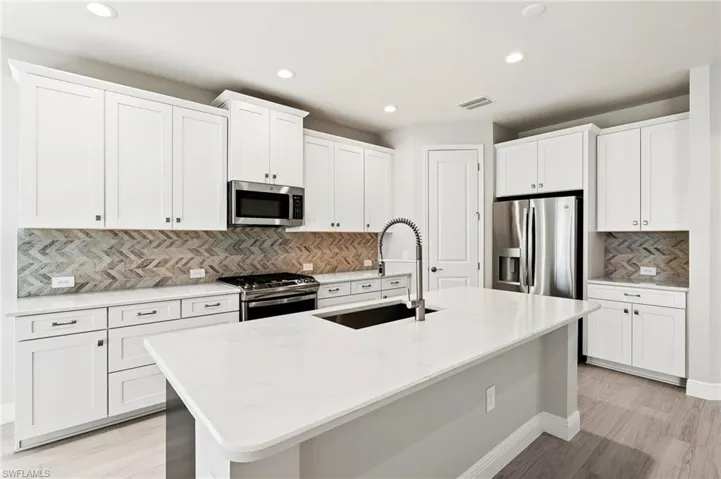 3952  Pegasus  WAY, Naples, FL 34120
