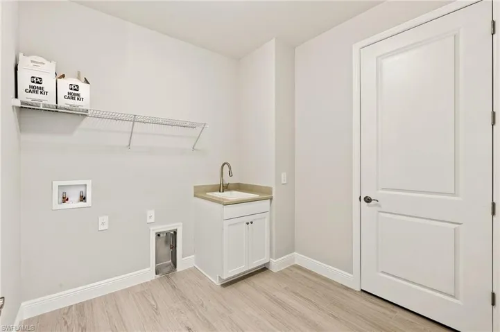 3952  Pegasus  WAY, Naples, FL 34120