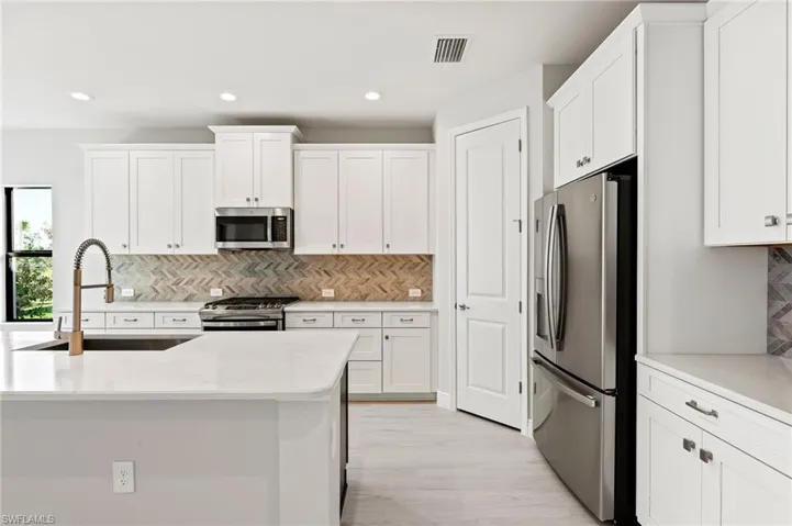 3952  Pegasus  WAY, Naples, FL 34120