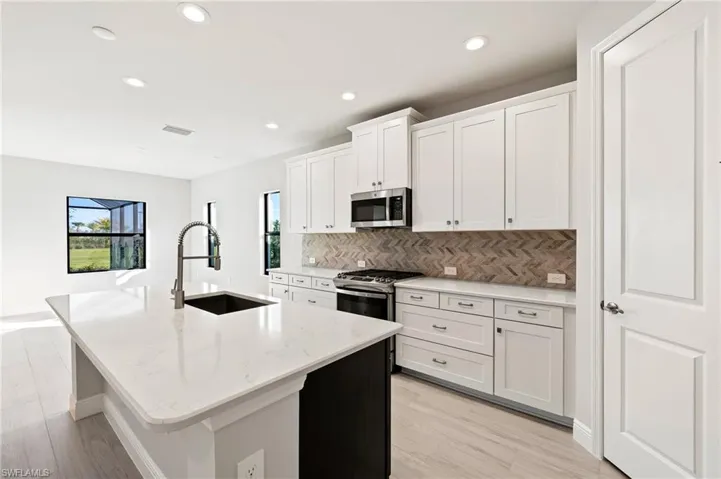 3952  Pegasus  WAY, Naples, FL 34120