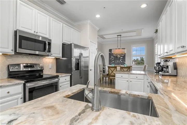 9464  Casoria  CT, Naples, FL 34113