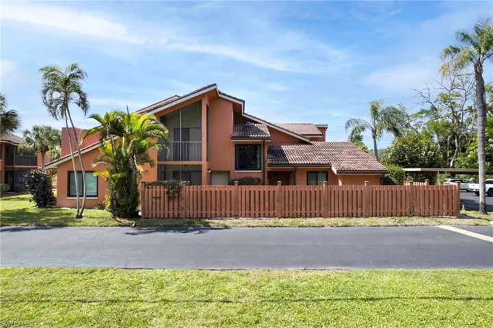 122 Cypress WAY E # C4, NAPLES FL 34110