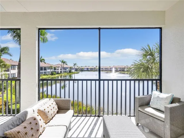 Screened Lanai with Dining Area and Seating Area with Fountain View