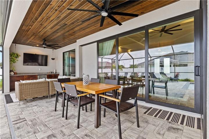 Lanai seating area