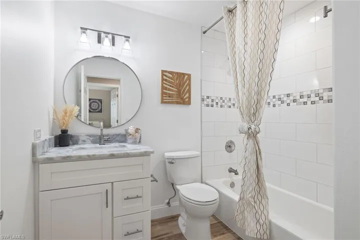 Hall / Guest bath #2With tub