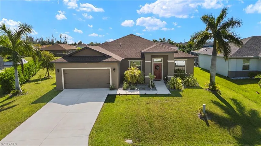 View of front facade with a garage and a front yard