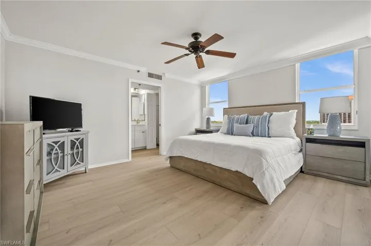 5550  Heron Point  DR, Naples, FL 34108