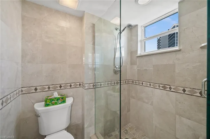 5550  Heron Point  DR, Naples, FL 34108