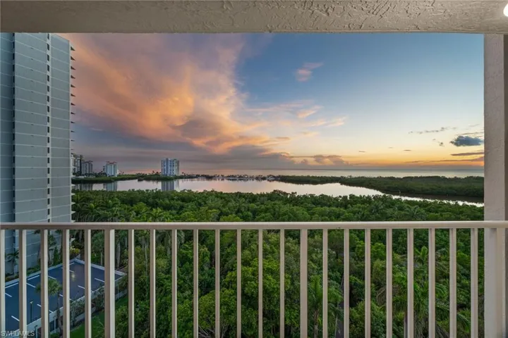 5550  Heron Point  DR, Naples, FL 34108