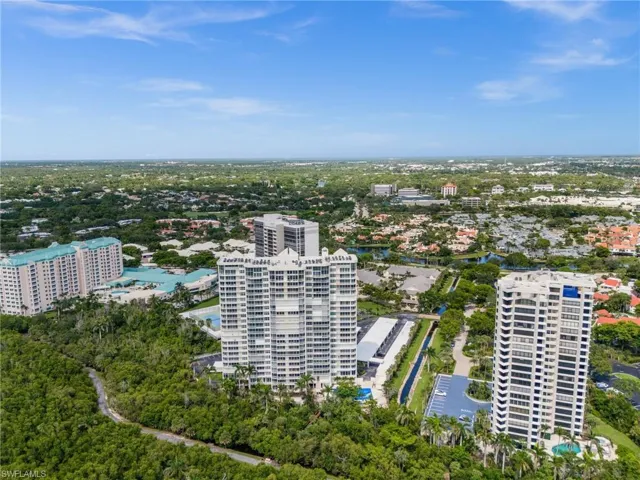 5550  Heron Point  DR, Naples, FL 34108