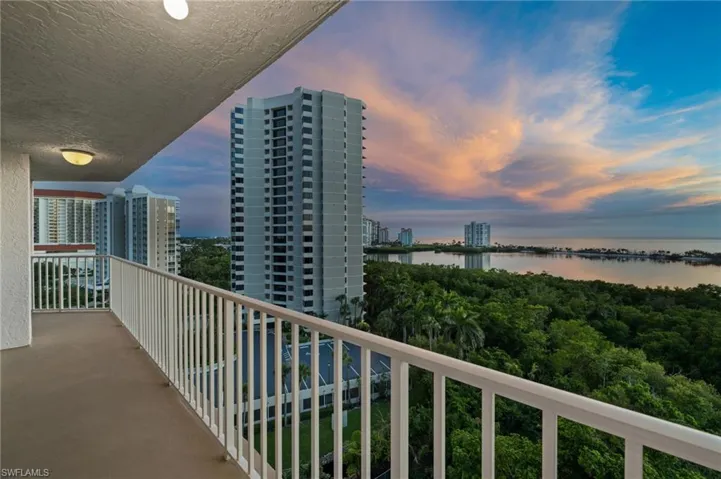 5550  Heron Point  DR, Naples, FL 34108