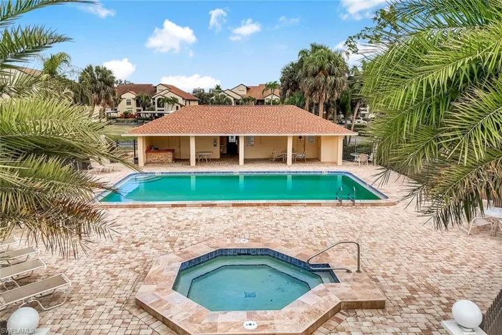 Adult pool & spa conveniently located near condo.