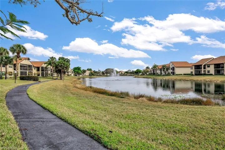 Walk/jog path along lake.