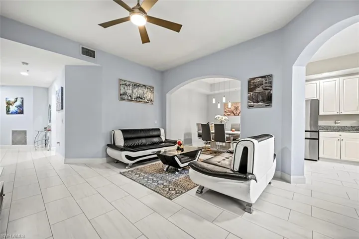 1465  Mariposa  CIR, Naples, FL 34105