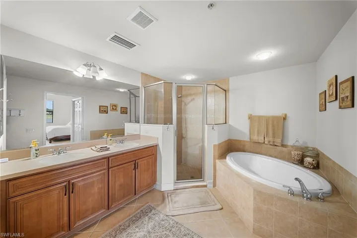 10478 Smokehouse Bay Dr 102, Naples, Florida 34120