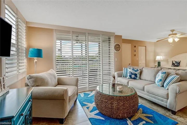 Tiled living area with ceiling fan