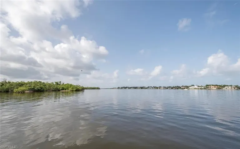 5015  Marina Cove  DR, Naples, FL 34112