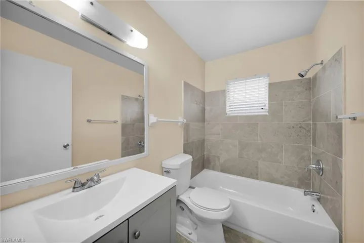 Full bath with vanity and bathing tub / shower combination