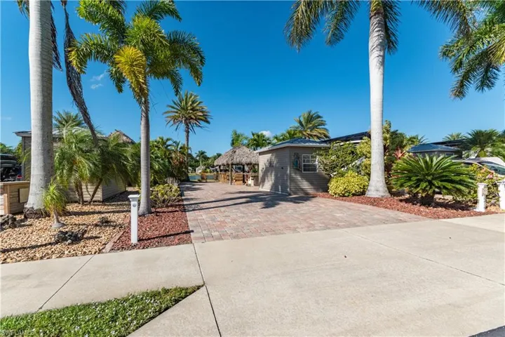 5216 Pineland Daisy Trl, Fort Myers, Florida 33905