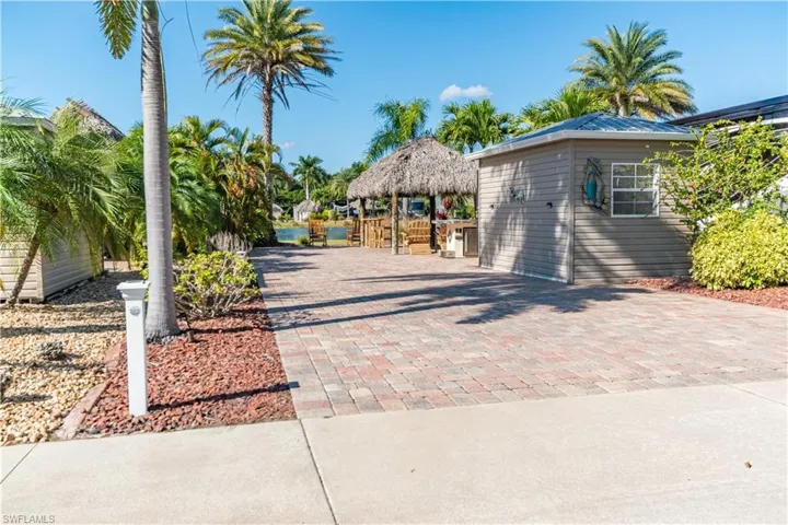 5216 Pineland Daisy Trl, Fort Myers, Florida 33905
