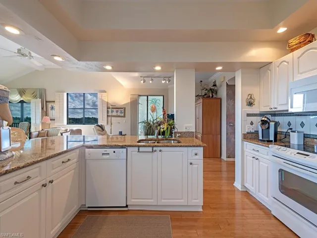 7040  Pelican Bay  BLVD, Naples, FL 34108