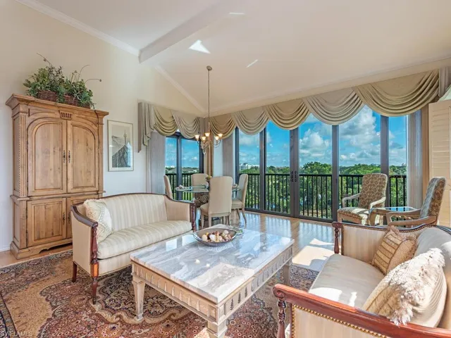 7040  Pelican Bay  BLVD, Naples, FL 34108