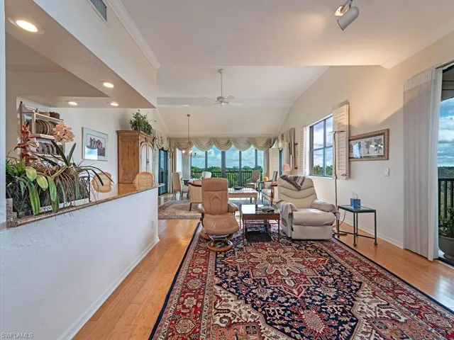 7040  Pelican Bay  BLVD, Naples, FL 34108