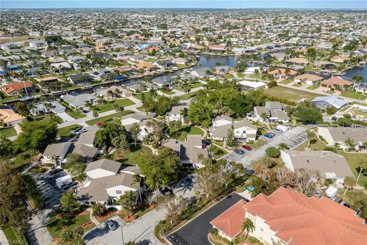 1423 SW Courtyards  TER, Cape Coral, FL 33914