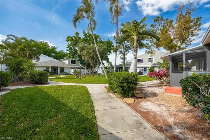 1423 SW Courtyards  TER, Cape Coral, FL 33914