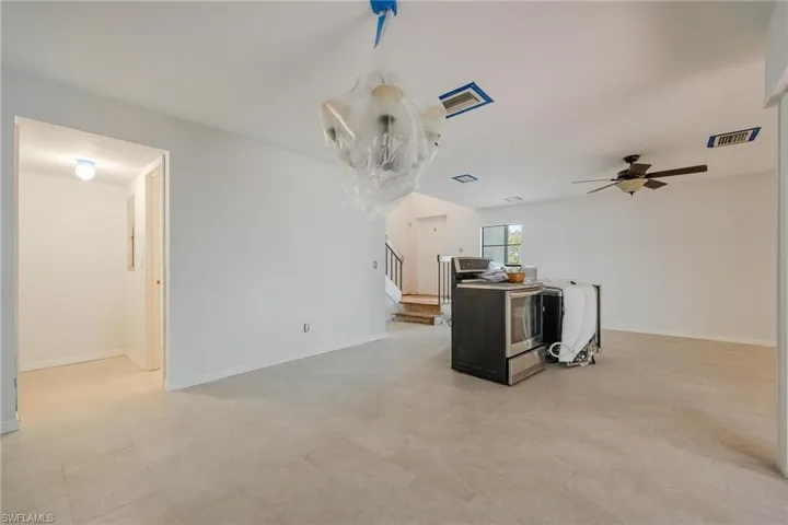 1423 SW Courtyards  TER, Cape Coral, FL 33914