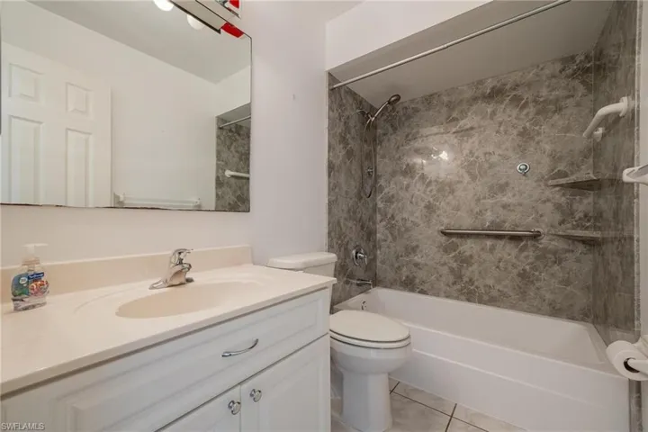 1423 SW Courtyards  TER, Cape Coral, FL 33914