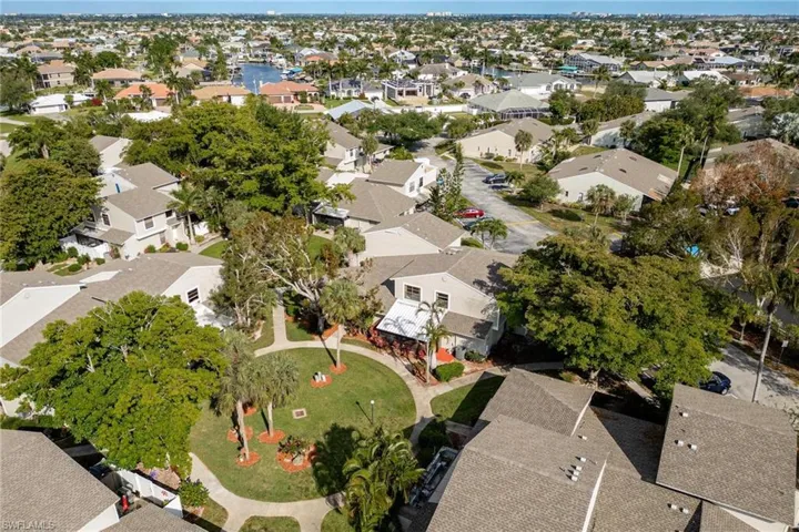 1423 SW Courtyards  TER, Cape Coral, FL 33914