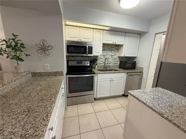 14900  Summerlin Woods  DR, Fort Myers, FL 33919