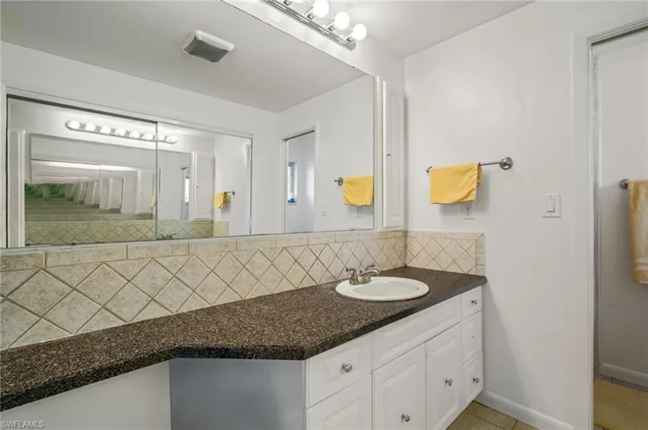 2366  Flora  AVE, Fort Myers, FL 33907