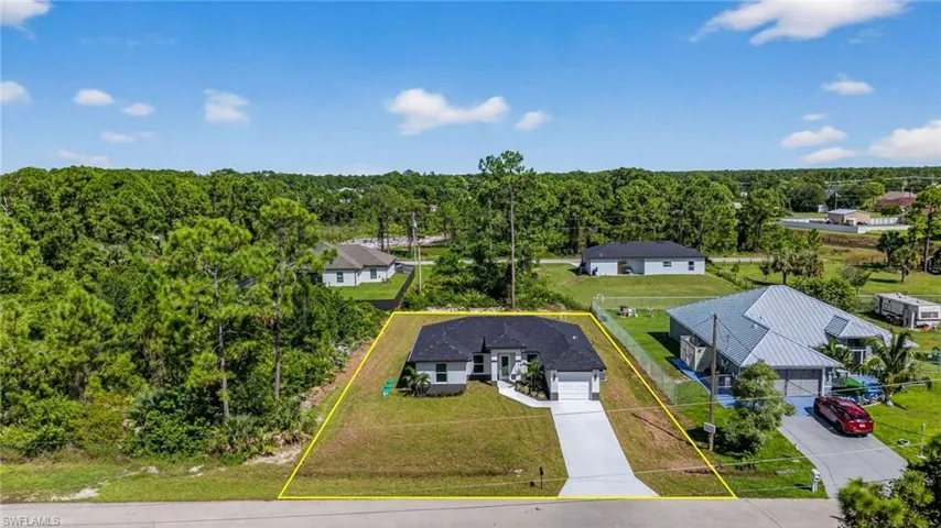View from above of property featuring property parcel outlined