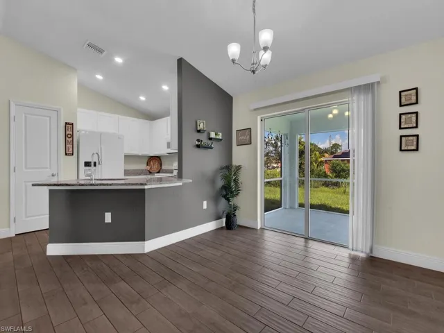 Dining Area & Kitchen